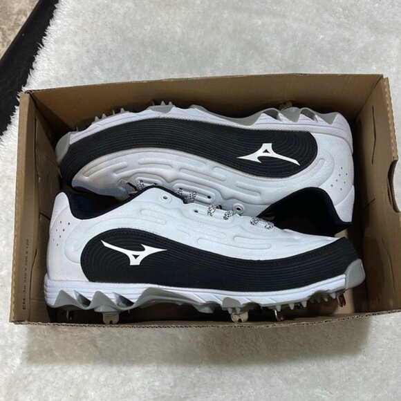 Mizuno Women's 9-Spike Swift 8 Metal Fastpitch Softball Cleats - Picture 6 of 7